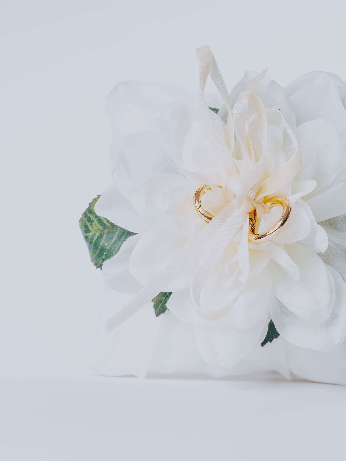 Portafedi quadrato con fiore bianco