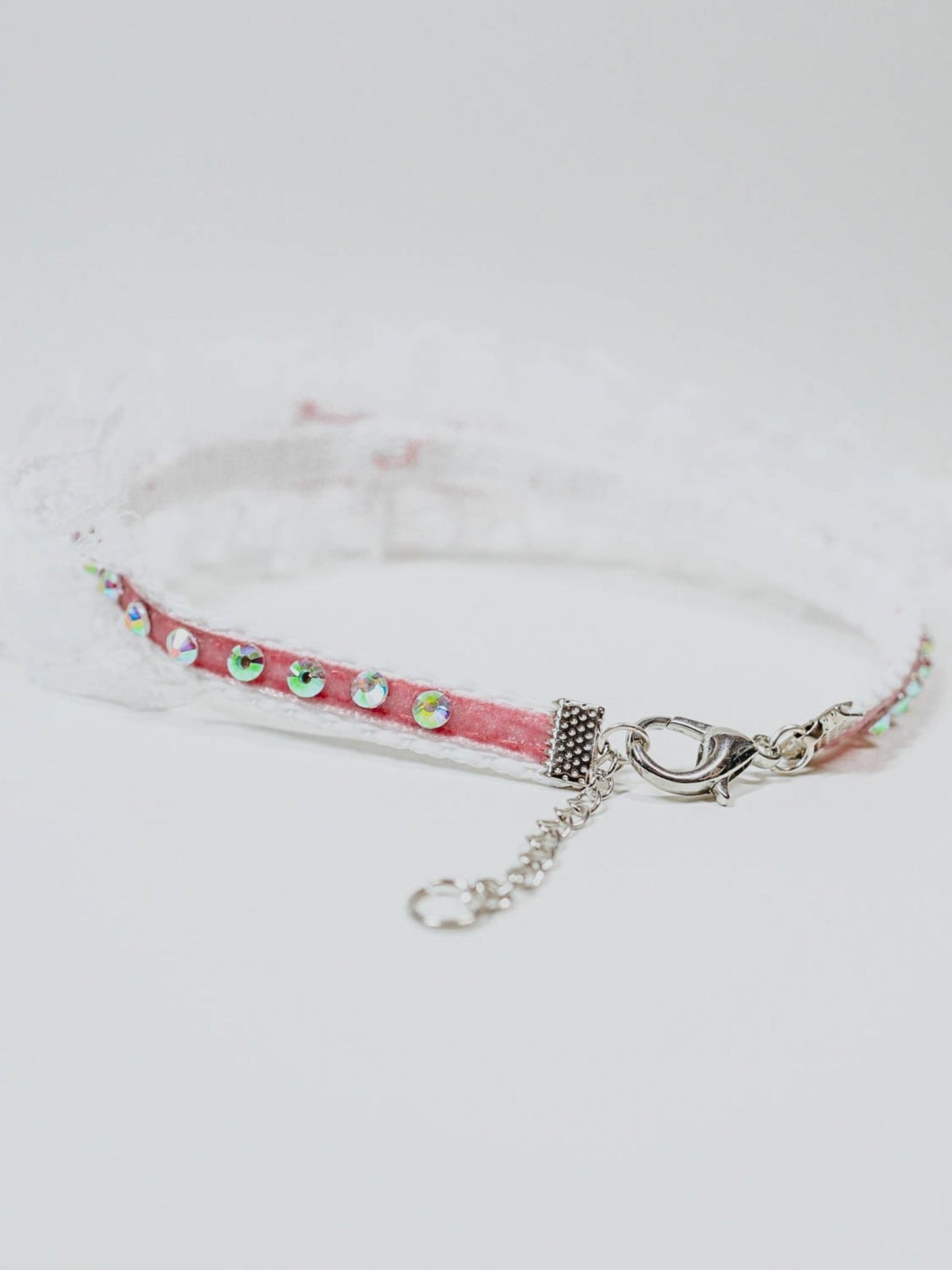 Collarino in pizzo con pendente