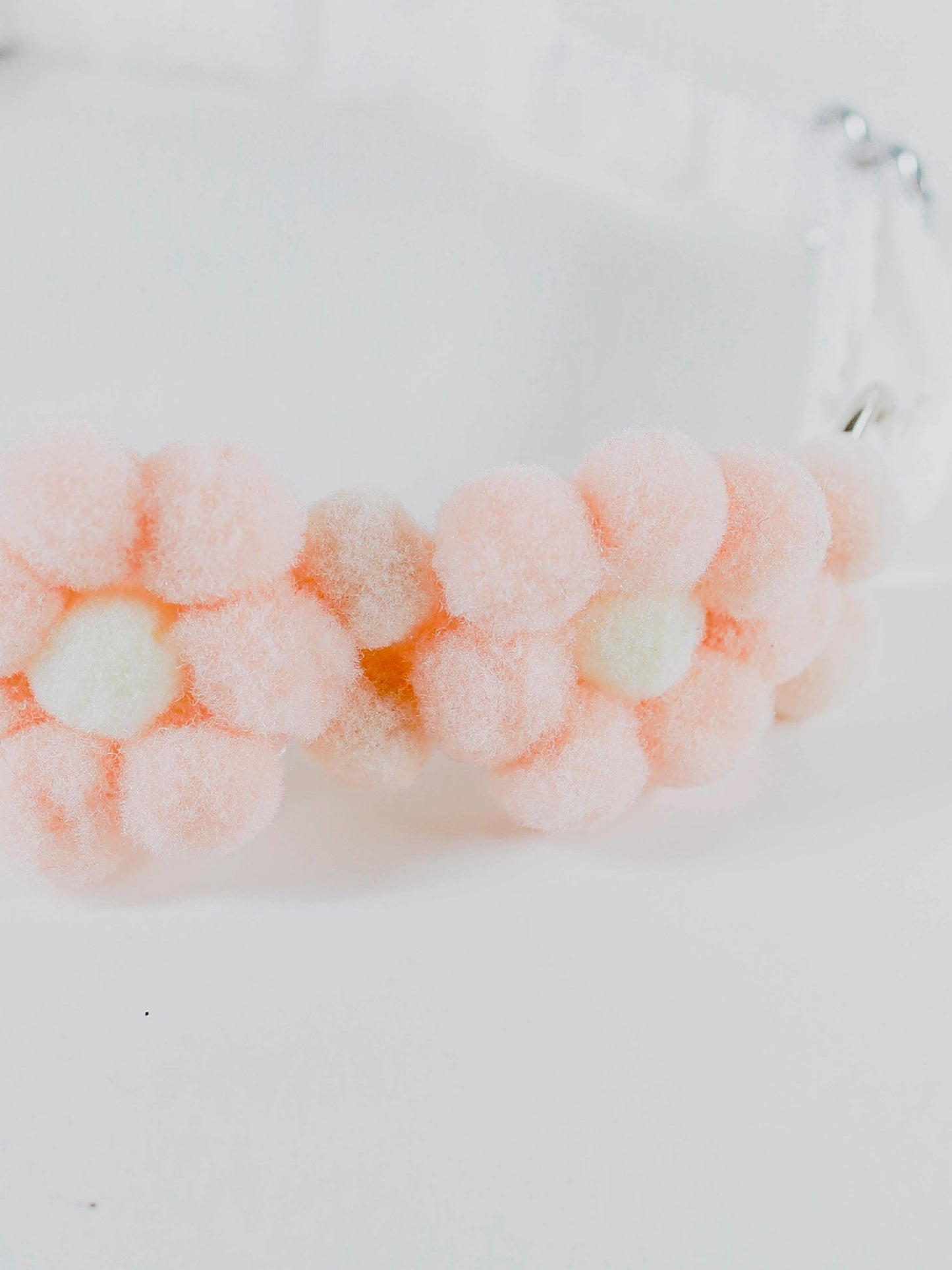 Collarino in Nylon con fiori in feltro