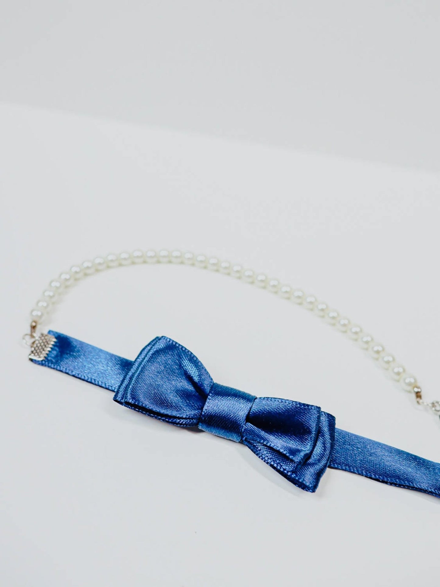 Collarino di perle con fiocco Blu